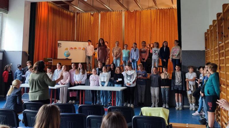 A Talent School projekt keretében a felsőcsatári diákok izgalmas találkozón vettek részt osztrák társaikkal, amely során kulturális tapasztalatokat cseréltek és közös programokat szerveztek. Az esemény lehetőséget biztosított a nemzetközi barátságok kiala