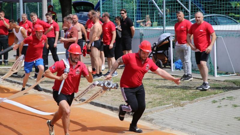 Tűzoltó-show Dunaújváros szívében - izgalmas versenyek és családi szórakoztató programok (galériával és videós élményekkel)