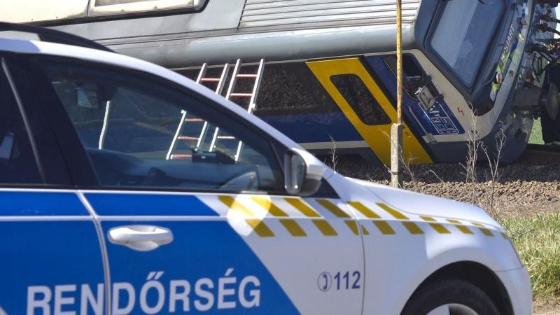 Teherautó összeütközött egy vonattal a vámosgyörki vasútvonalon.