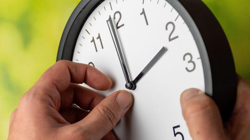 A szakértők egyöntetű véleménye szerint a tudomány határozottan a végleges téli időszámítás bevezetése mellett érvel.
