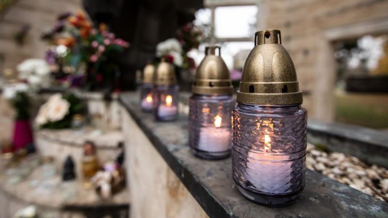 A dunaújvárosi urnatemető kibővített nyitvatartással fogadja az emlékezni vágyókat.