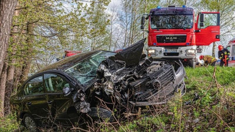 Egy terepjáró totálkárosra törött a 4-es főúton, miután egy súlyos baleset következett be. A baleset után hosszú órákra lezárták az utat, így jelentős torlódások alakultak ki a környéken.