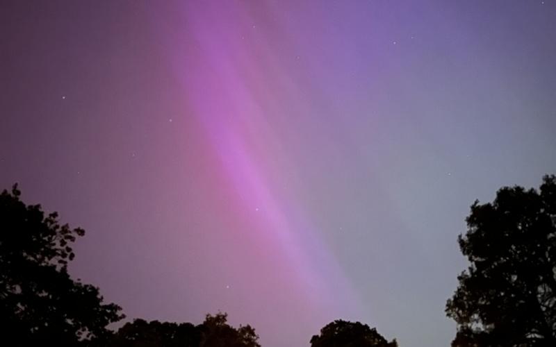 Újra megérkezett a sarki fény: Szlovákia égboltja alatt egy lenyűgözőbb égi jelenség bontakozott ki, amely még inkább rabul ejtette a csillagászok és a természetkedvelők figyelmét.