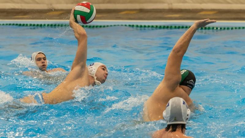 A TVSE csapata fantasztikus teljesítménnyel rukkolt elő, hiszen tíz gólt lőttek a mérkőzés során! A találkozón készült fotók is tükrözik a lelkesedést és az izgalmat, amit a játékosok és a szurkolók egyaránt átéltek. Nézd meg a legjobb pillanatokat!