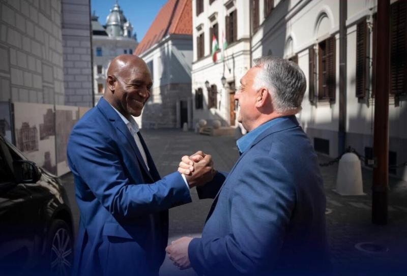 Bajnok a házban - Orbán Viktor egy boxlegendával bővítette a találkozók sorát.