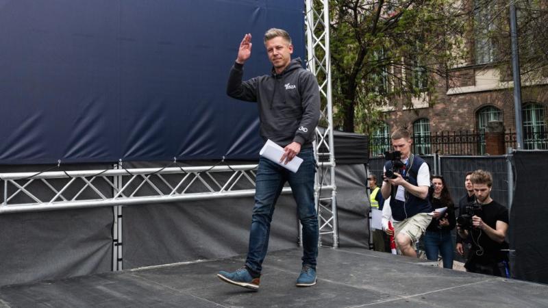 Kreatív mém- és plakátkampány veszi kezdetét Magyar Péter ellen | 24.hu
