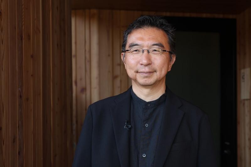 Liget Budapest: Sou Fujimoto, a Magyar Zene Háza nemzetközileg elismert tervezője lenyűgöző előadást tartott az Oszakai Világkiállításon, amely óriási sikert aratott. A rendezvény a kultúra és a digitális világ találkozásának különleges színtere, ahol a m