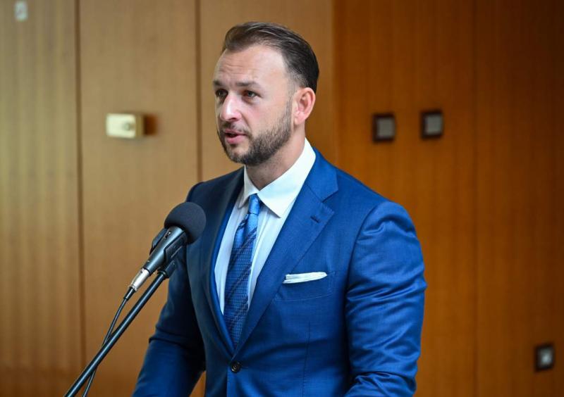 Šutaj Eštok: Az önkormányzatok pozitívan értékelik az új kórház építési terveit | ma7.sk

Az önkormányzatok örömmel fogadták az új kórház megvalósítására vonatkozó terveket, mivel ezek jelentős előnyöket hozhatnak a helyi közösségek számára. A projekt cél