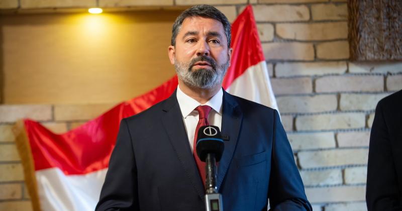 Hidvéghi Balázs: Ukrajna uniós csatlakozása súlyos következményekkel járna Magyarország számára | Demokrata

Hidvéghi Balázs véleménye szerint Ukrajna uniós tagsága rendkívül kedvezőtlen hatásokat gyakorolna Magyarországra. A politikai elemző hangsúlyozza