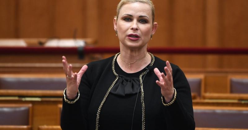 Juhász Hajnalka: Ezer ember éjjel-nappal dolgozik Ukrajna mihamarabbi csatlakozásáért | Demokrata

Az ukrán csatlakozás érdekében ezer ember fáradhatatlanul dolgozik, éjjel-nappal, hogy elősegítse az ország mielőbbi integrációját. Az elkötelezett közreműk