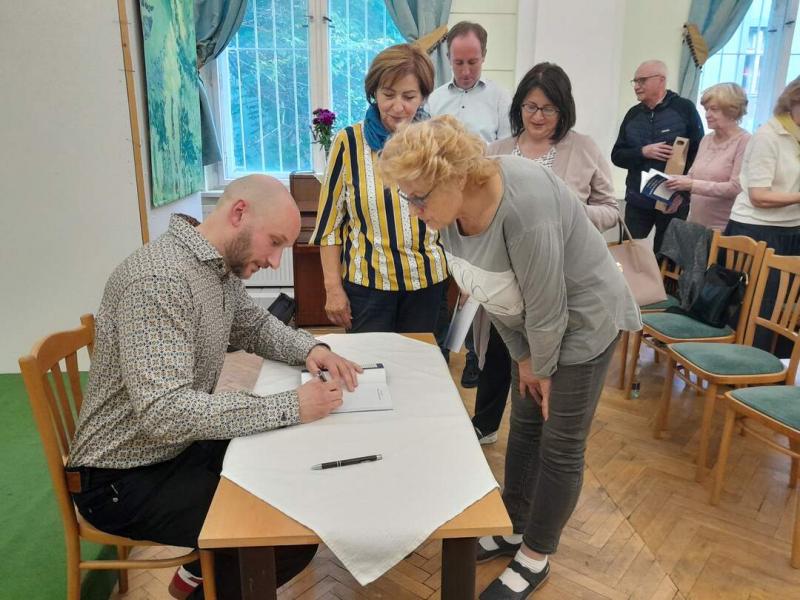 A csillagok az emlékek szövevényéből bontakoznak ki. | ma7.sk