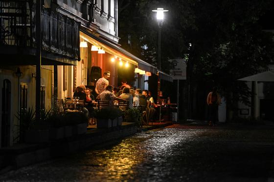 Áprilisban robbanásszerűen megnövekedett a turisták száma, számos külföldi látogató érkezett a városba.