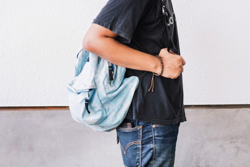 A funkcionális analfabetizmus jelensége egyre aggasztóbb méreteket ölt, figyelmeztet Daniel David. A szakértő hangsúlyozza, hogy a társadalom számára elengedhetetlen, hogy foglalkozzon ezzel a problémával, hiszen a megfelelő olvasási és írási készségek hi