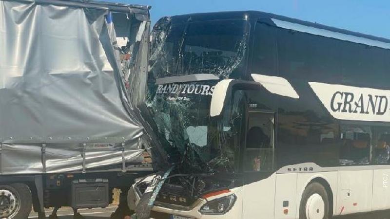 A szabadkai buszbaleset nyolc sérültet hagyott maga után, a baleset résztvevői pedig kaposvári diákok voltak, akik éppen hazafelé tartottak görögországi vakációjukról.