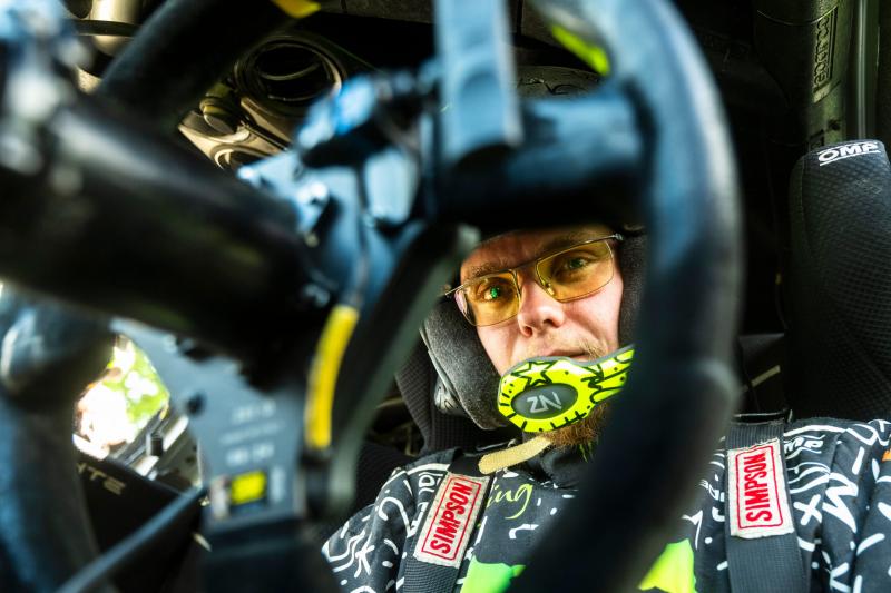 Oliver Solberg már gőzerővel próbálgatja a Rally1-es Toyotát, és az izgalmas tesztelésről egy videó is készült!