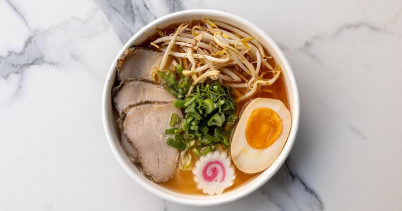 Egy japán ramenét készítő étterem új szabályozása felkavarta a kedélyeket a vendégek körében.