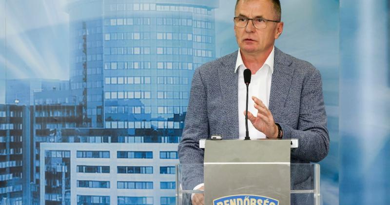 A rendőrség egy nemzetközi művelet keretében 175 kilogramm kábítószert foglalt le, ami jelentős sikernek számít a bűnözés elleni harcban. A művelet során több helyszínen is akcióztak, és a hatóságok reményei szerint ez a fogás hozzájárul a drogkereskedele