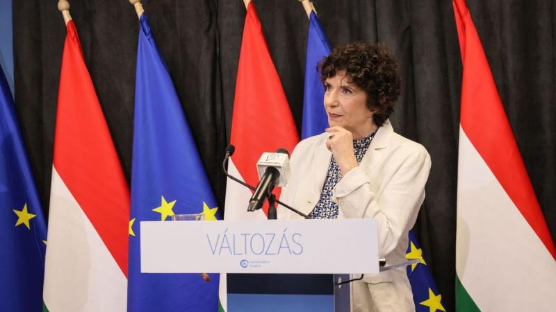 Dobrev látszólag a szegények védelmében harcol, ám valójában csak a saját politikai ambícióiért fáradozik, mintha az emberek érdekeit szolgálná, miközben valójában csak a saját hasznát keresi.