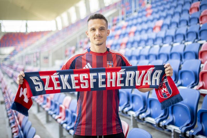 Új színt hozott a Vidi csapatába az NB III-as gólkirály, aki mostantól a piros-kékek mezét fogja viselni. A fiatal tehetség aláírásával új remények és lehetőségek nyílnak meg a klub előtt, amely célja, hogy erősítse keretét a következő szezonra. Az M4 Spo