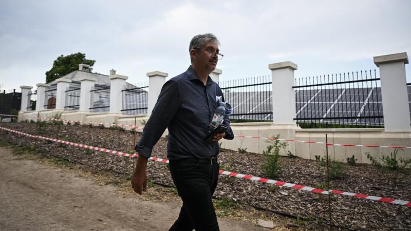 Hadházy Ákos a legutóbbi nyilatkozatában fontos témákat érintett, amelyek a közéletet és a politikai diskurzust jelentősen befolyásolják. A politikai helyzet elemzése mellett hangsúlyozta a társadalmi felelősségvállalás szükségességét, és kifejezte vélemé