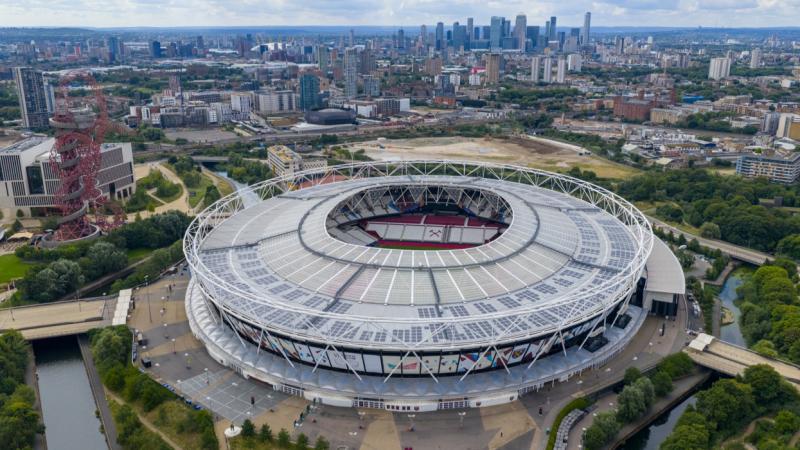 A West Ham kapitánya a saját szurkolói előtt fejezte ki frusztrációját, miközben a londoni csapat teljesítménye egyre inkább szétesett. A drámai pillanatok és a feszültség a stadionban tetőztek, amit egy videó is megörökített. - Pénzcentrum