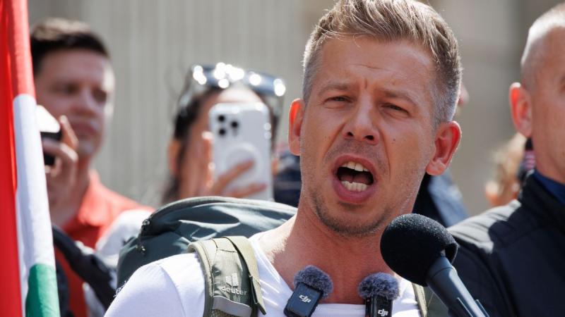 Tisza-csomag: Magyar Péter leleplezése saját csapatának köszönhető. Hatalmas botrány robbant ki a kiszivárgott adóemelési javaslat következtében.