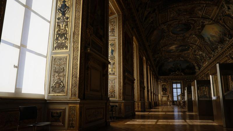 A Louvre-t, a világ legismertebb művészeti múzeumát, rablás érte, ami miatt ideiglenesen bezárta kapuit.