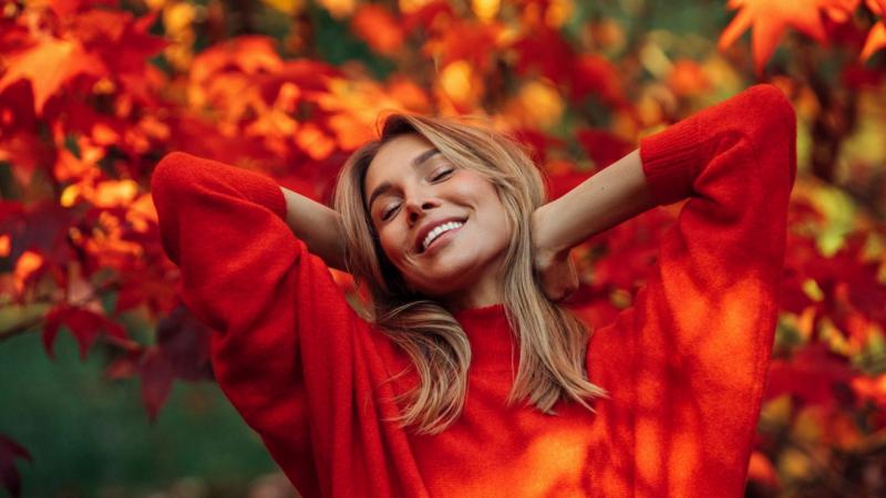 **48 órás őszi feltöltődés: kis szokások, amelyek valóban új energiát adnak a hosszú hétvégén**

Ahogy beköszönt az ősz, és a hosszú hétvége lehetőséget kínál a feltöltődésre, érdemes bevezetni néhány mini-szokást, amelyek segítenek felfrissülni. Ezek az 