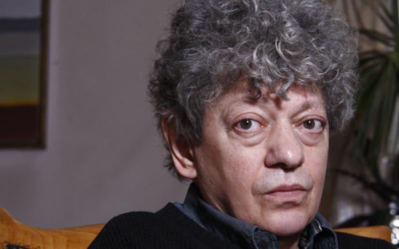 Az Élet és Irodalom 2025/43. számában megjelenő írások új perspektívákat kínálnak az irodalom világában. A Litera portálon található cikkek és kritikák nem csupán az irodalmi eseményekről számolnak be, hanem mélyebb gondolatokat és elemzéseket is nyújtana