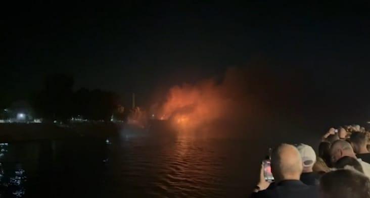 Tizenhat magyar turista tartózkodott egy Níluson közlekedő hajón, amikor az lángra kapott. Szijjártó Péter tájékoztatása szerint szerencsére senki sem szenvedett sérülést az eset során.