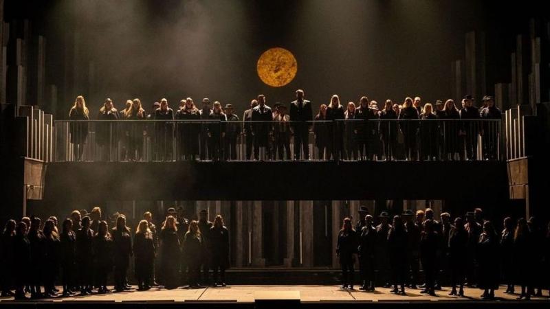 Verdi Requiemje most újra szcenírozott előadásban kerül bemutatásra, így a klasszikus mű új dimenziókat nyer.