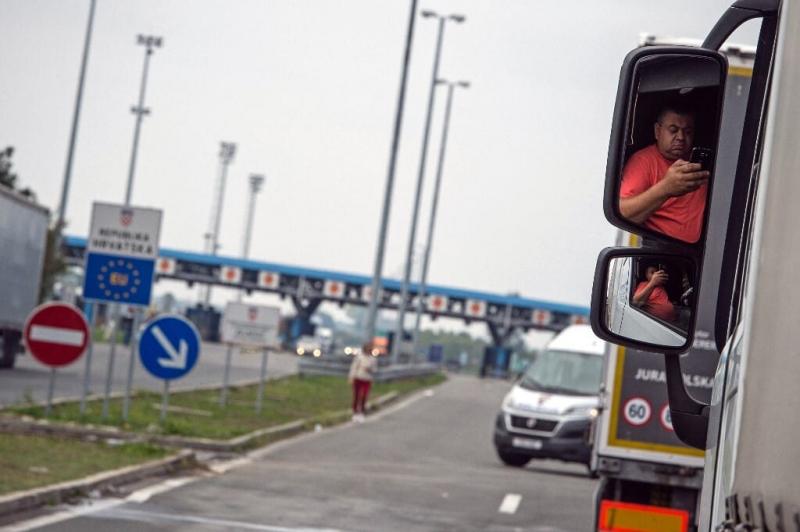 Horvátországban megkezdődött a fizetőkapus rendszer eltörlése, ami jelentős változást hoz az ország közlekedési rendszerében.