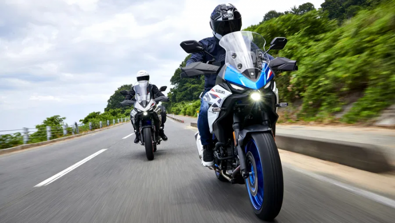 Dinoszaurusz szkafanderben: Suzuki SV-7GX – Totalcar

Képzeld el, ahogy egy hatalmas dinoszaurusz, egy igazi őslény, futurisztikus szkafanderbe bújik! A Suzuki SV-7GX motorja pedig úgy zúg, mint egy ősi világ titokzatos zaja. Az autók világának legújabb c