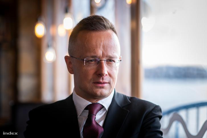 Szijjártó Péter bejelentette, hogy Magyarország számára korlátlan időtartamra biztosították a szankciók alóli mentességet. A részleteket egy videóban ismertette, amelyben hangsúlyozta az ország előnyös helyzetét. További információkért látogasson el az Eg