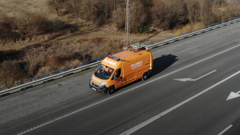 Öt év börtönbüntetéssel sújthatják azokat az autósokat, akik figyelmen kívül hagyják a legújabb, szokatlan figyelmeztetéseket. Az intézkedés célja, hogy felhívja a figyelmet a közlekedési szabályok betartásának fontosságára.