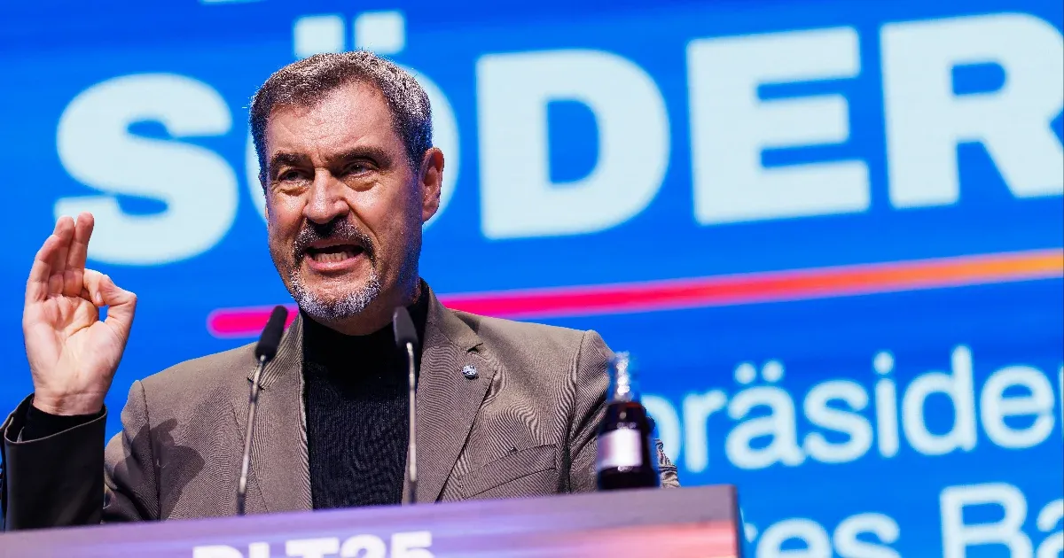 A bajor miniszterelnök éles szavakkal bírálta az AfD-t, a Kreml bábjainak és Putyin udvari bolondjainak nevezve őket. Ezzel a kijelentéssel világosan kifejezte véleményét a párt politikai irányvonaláról és kapcsolatáról a nemzetközi politikai helyzettel.