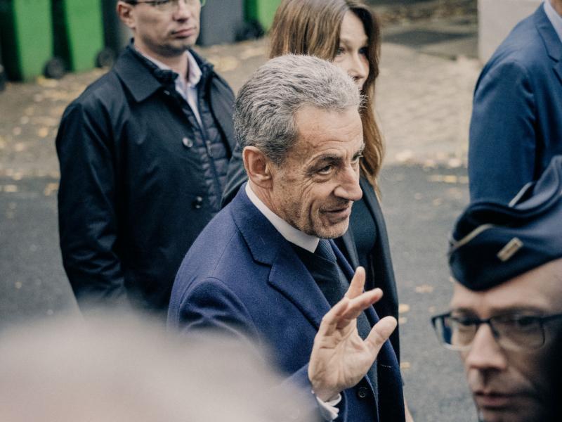 Nicolas Sarkozyt, aki nemrégiben szabadult a börtön falai közül, egy másik ügyben jogerősen elítélték.